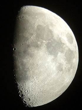 taking pictures of the moon with a digital camera